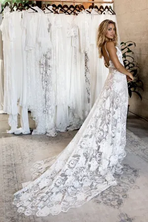 Beach Simple Elegant Spaghetti Straps Backless Long Ivory Lace Wedding Dresses