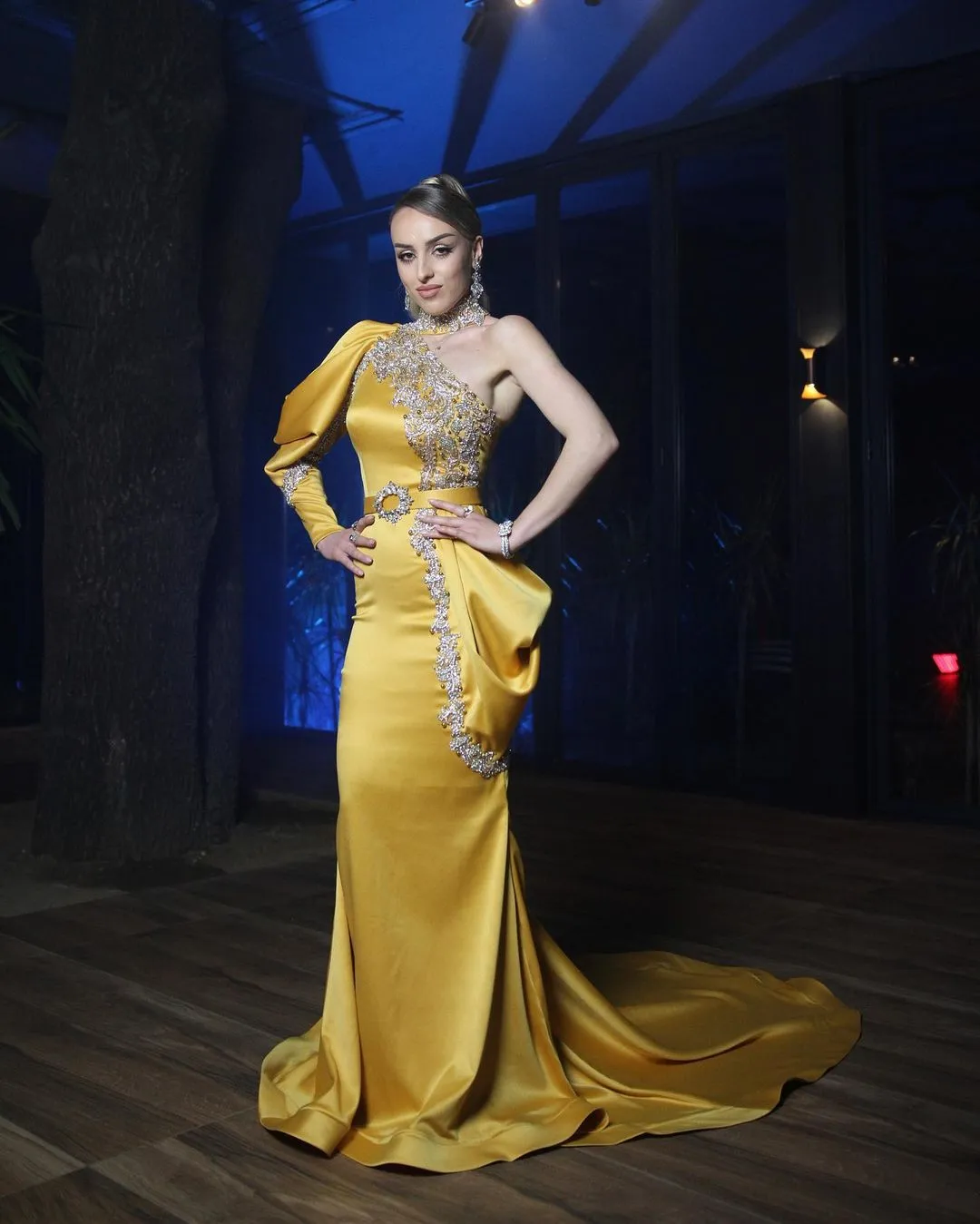 Stunning Ruffle Satin Mermaid Evening Dress with Sparkly Crystals Embellishments